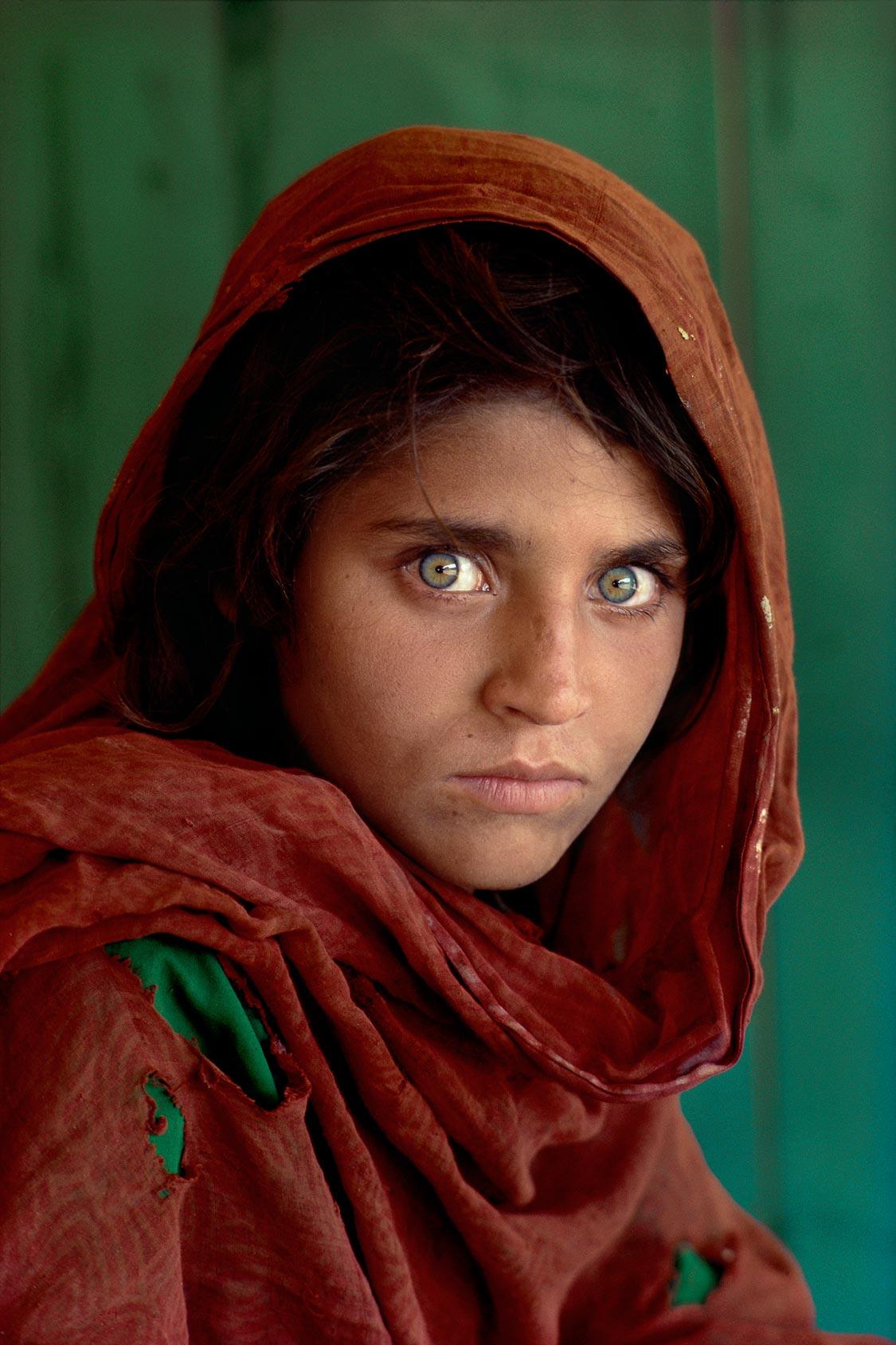  阿富汗女孩，来自摄影师Steve McCurry。<br/>相片中人物为阿富汗的一名女孩夏帕特·古拉，也被称为阿富汗的蒙娜丽莎。 