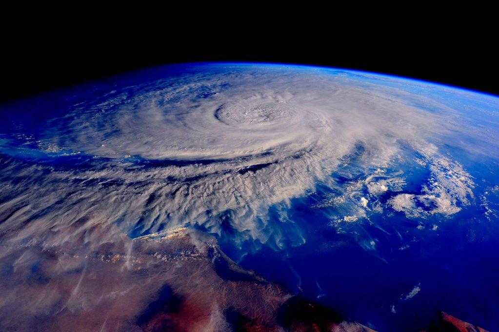  靠近阿曼海岸的风暴，来自NASA。 
