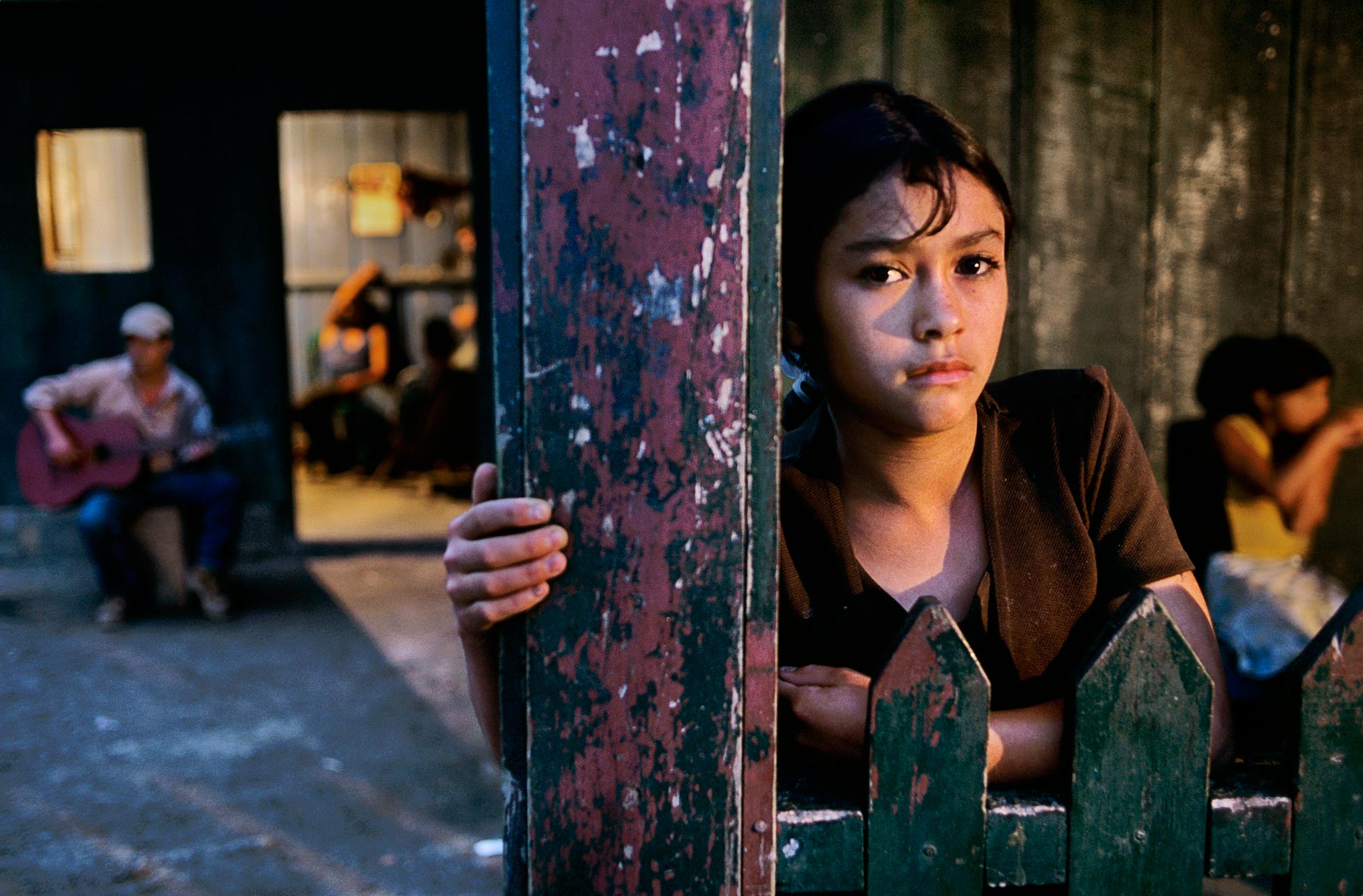  入夜之后，拉夫提那，洪都拉斯。来自摄影师Steve McCurry。 