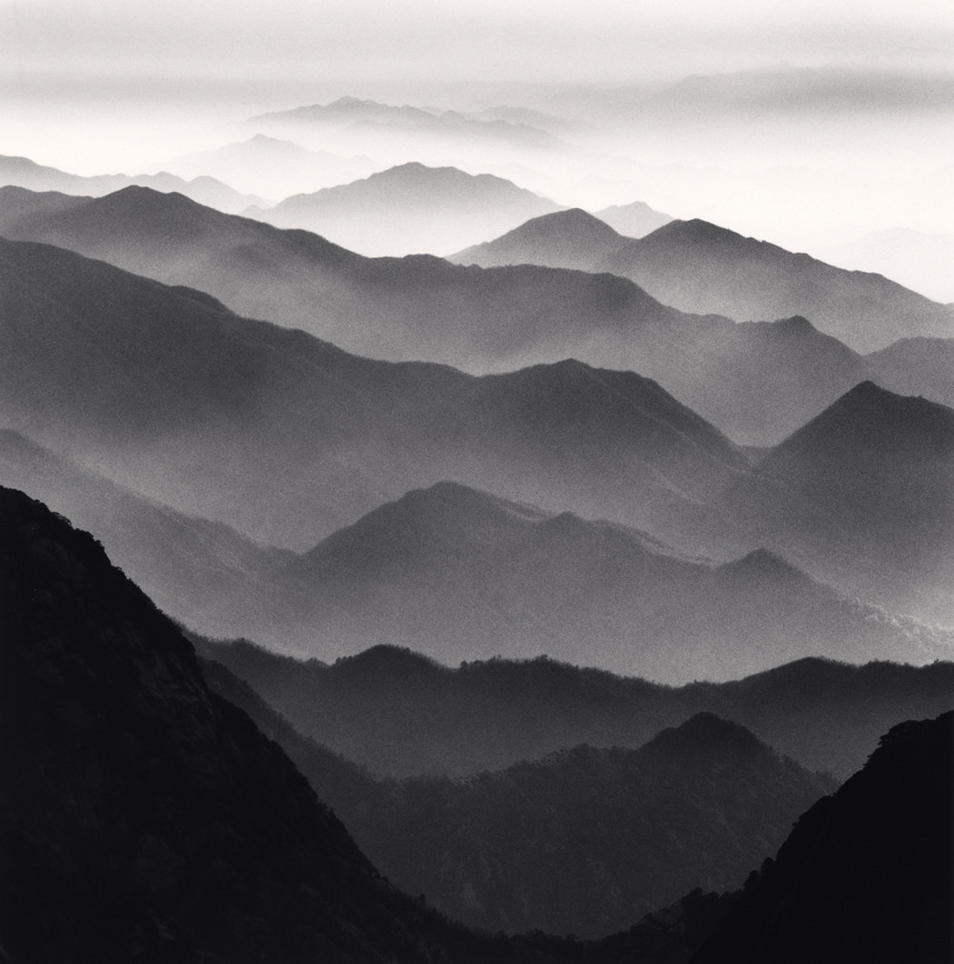  黄山，来自摄影师Michael Kenna。 