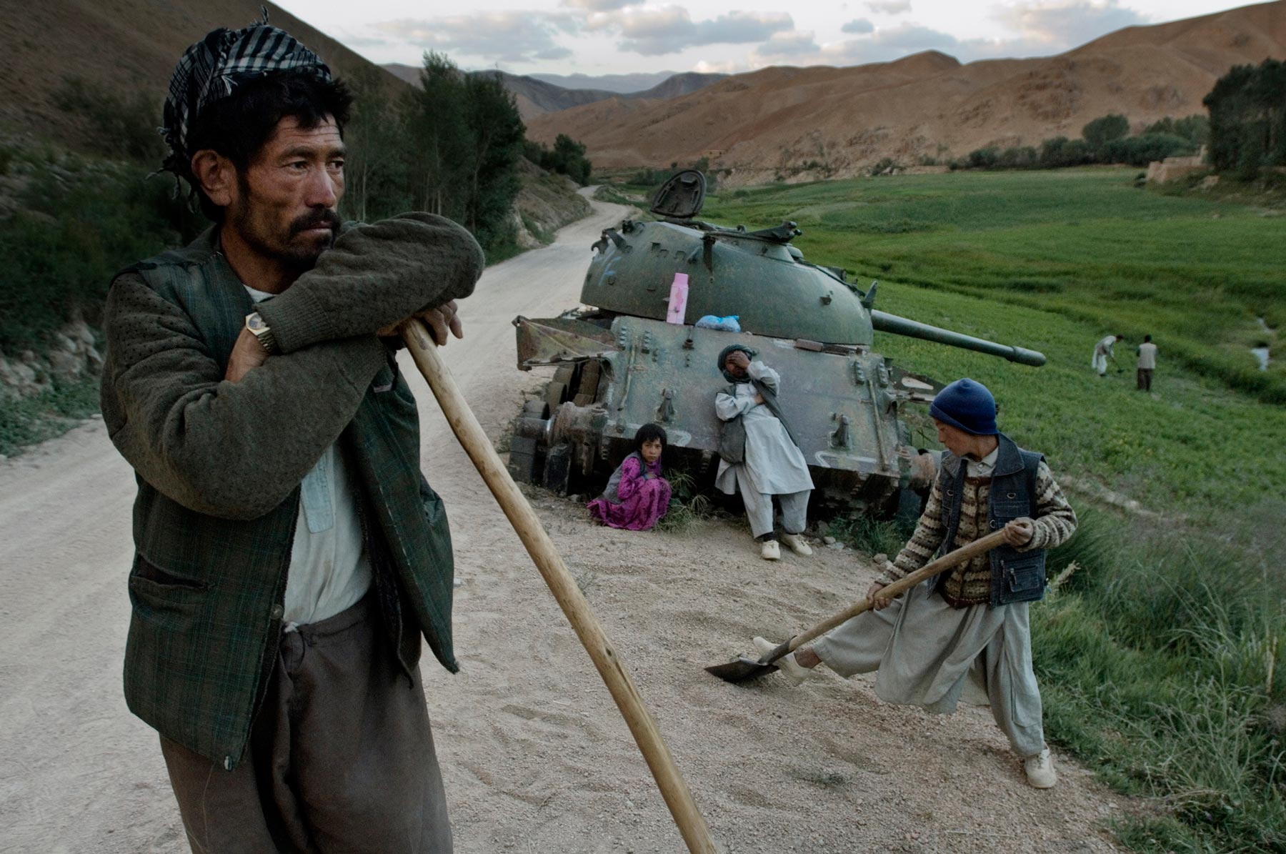  战争下的家园，巴米扬，阿富汗。来自摄影师Steve McCurry。 