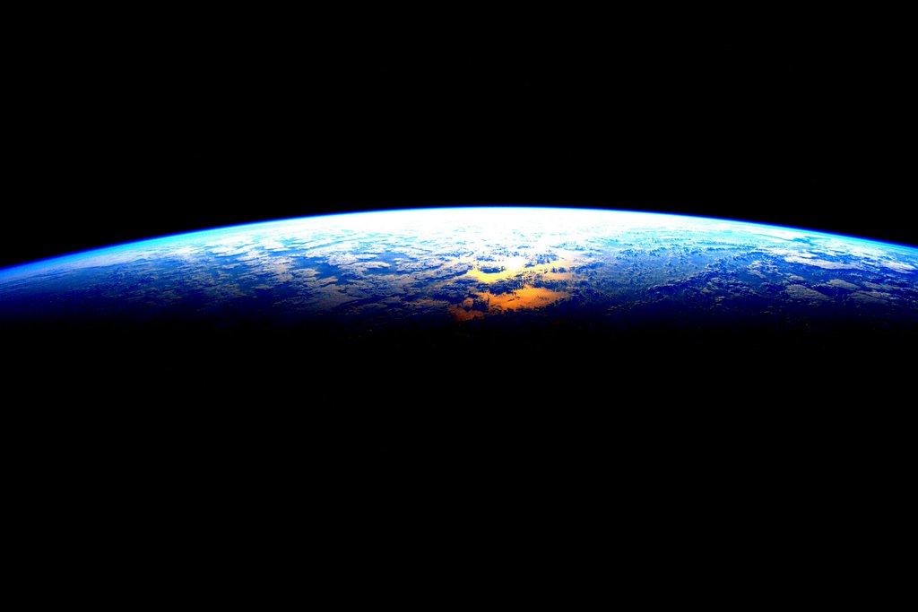  早安，蓝色星球，来自宇航员Scott Kelly。 