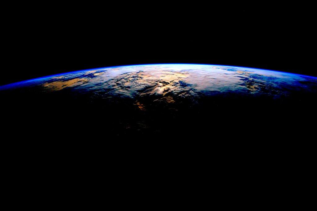  早安地球，来自宇航员Scott Kelly。 