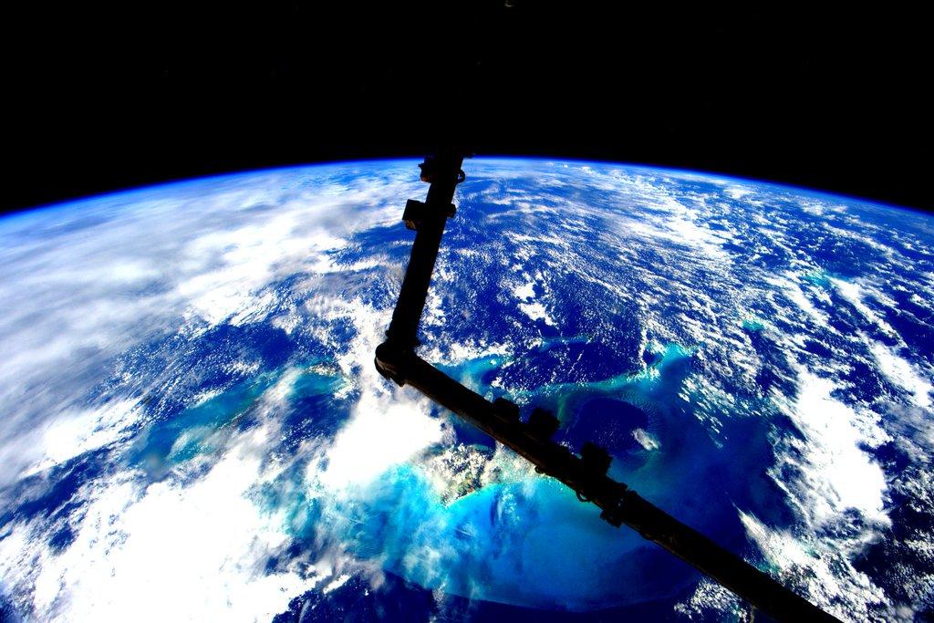  蔚蓝色的巴哈马，来自宇航员Scott Kelly。 