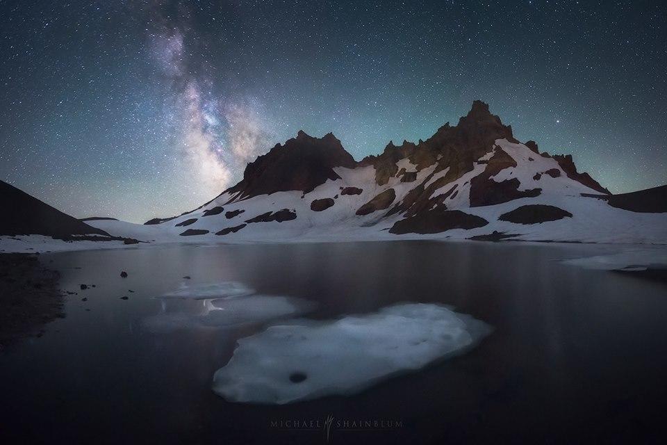  俄勒冈州上空的银河，来自摄影师Michael Shainblum。 
