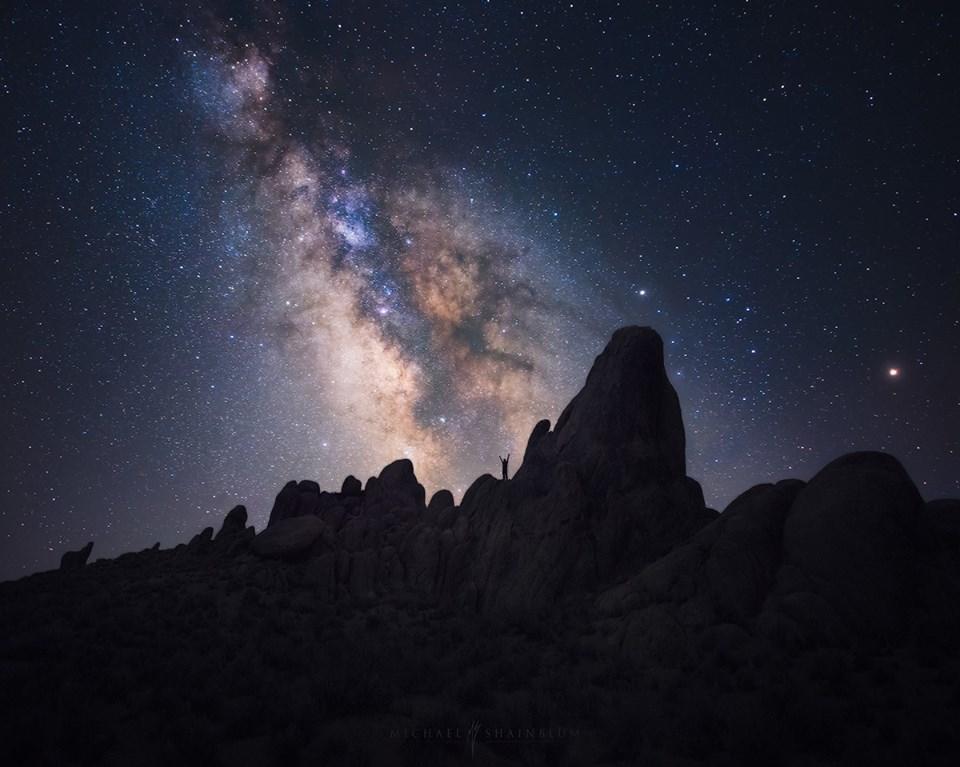  阿拉巴马山上空的银河，来自摄影师Michael Shainblum。 