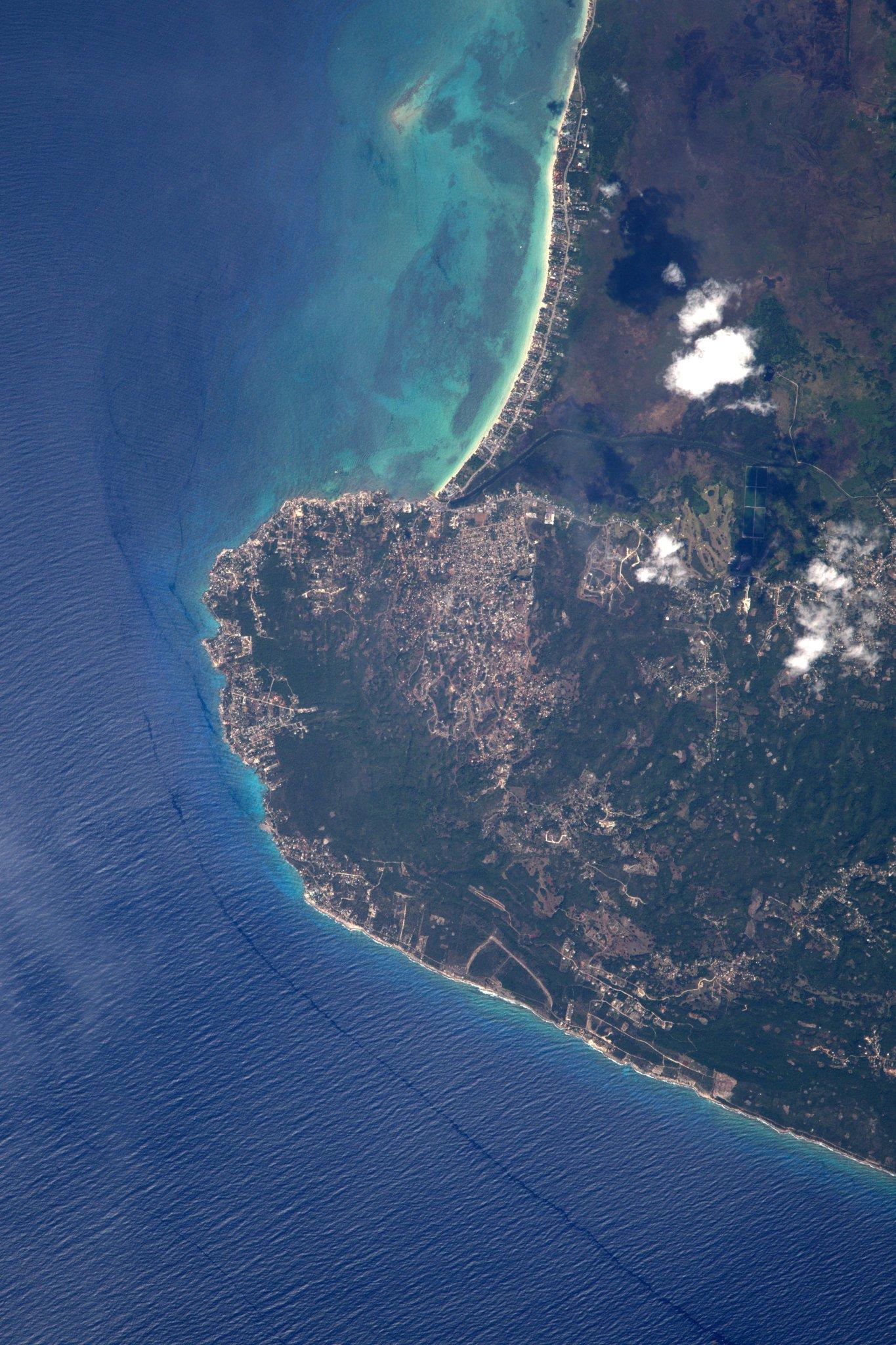 从太空俯瞰牙买加七英里海滩，来自宇航员Shane Kimbrough。 