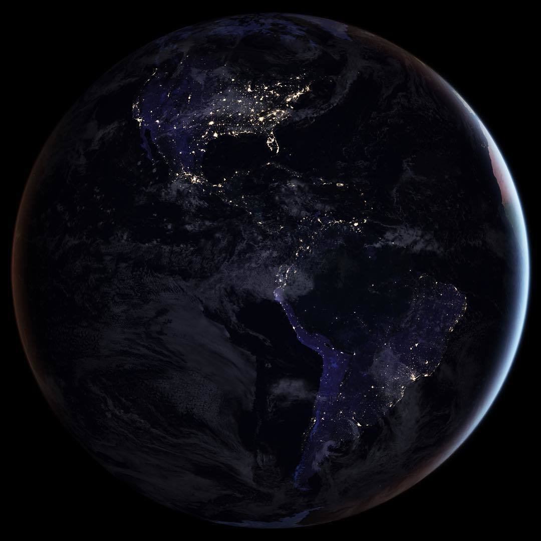  处于夜晚地球的全景图，来自NASA。 