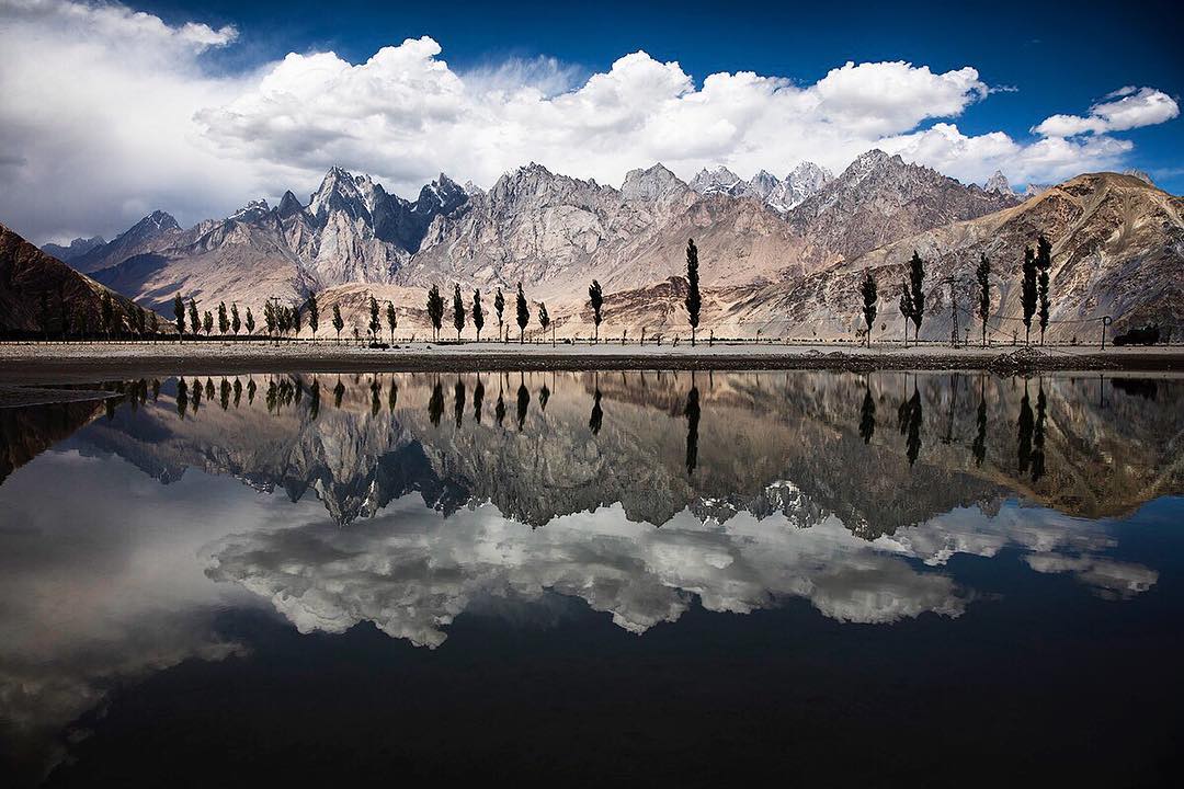 巴基斯坦喀拉昆仑山脉的风景，来自摄影师Krystle Wright。 