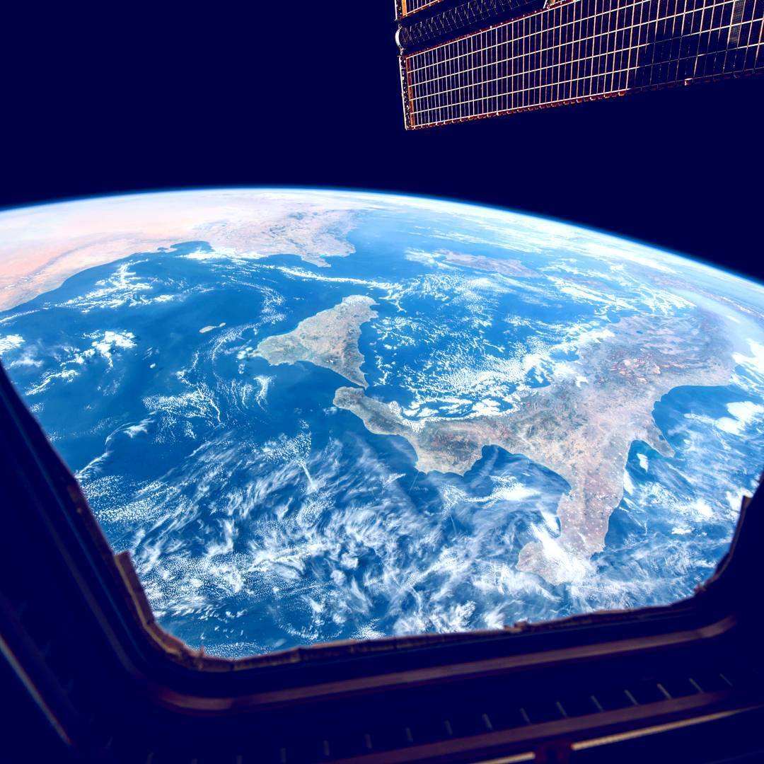  从国际空间站俯瞰地球，来自宇航员Paolo  Nespoli。 