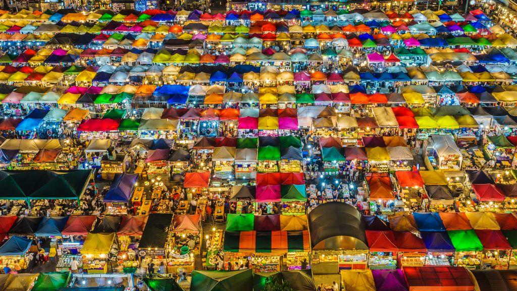  泰国曼谷的夜市，来自摄影师 AOTARO。 