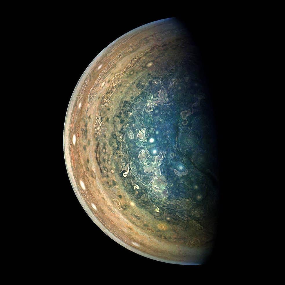  木星的南极，来自NASA朱诺号探测器。 