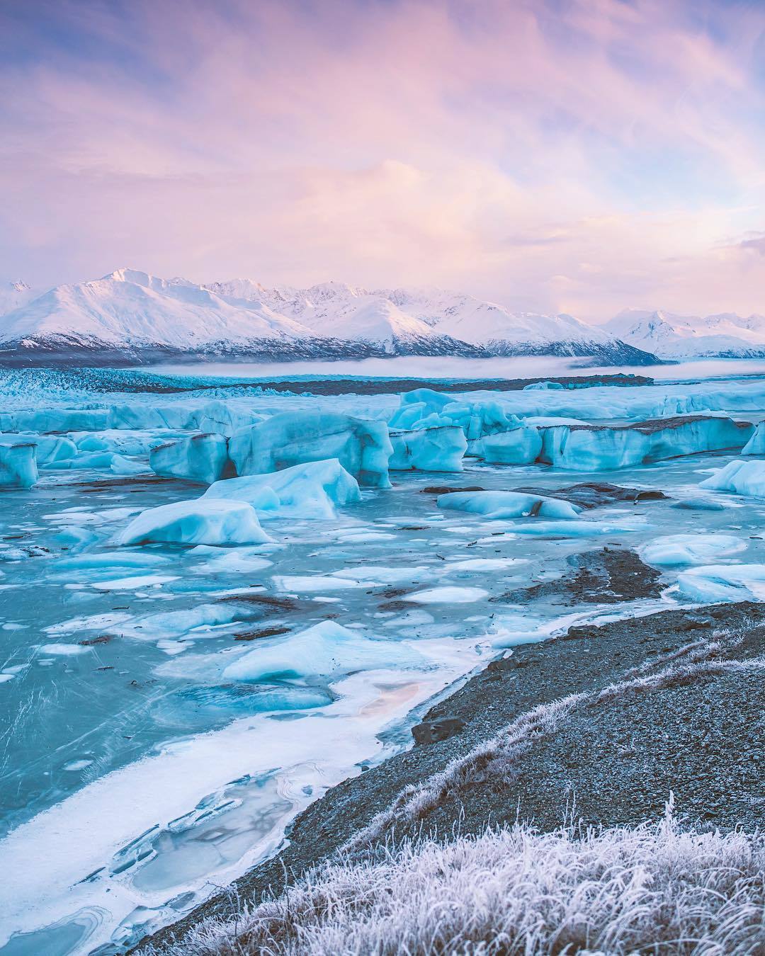  楚加奇雪山与冰川，来自摄影师Tim Kemple。 