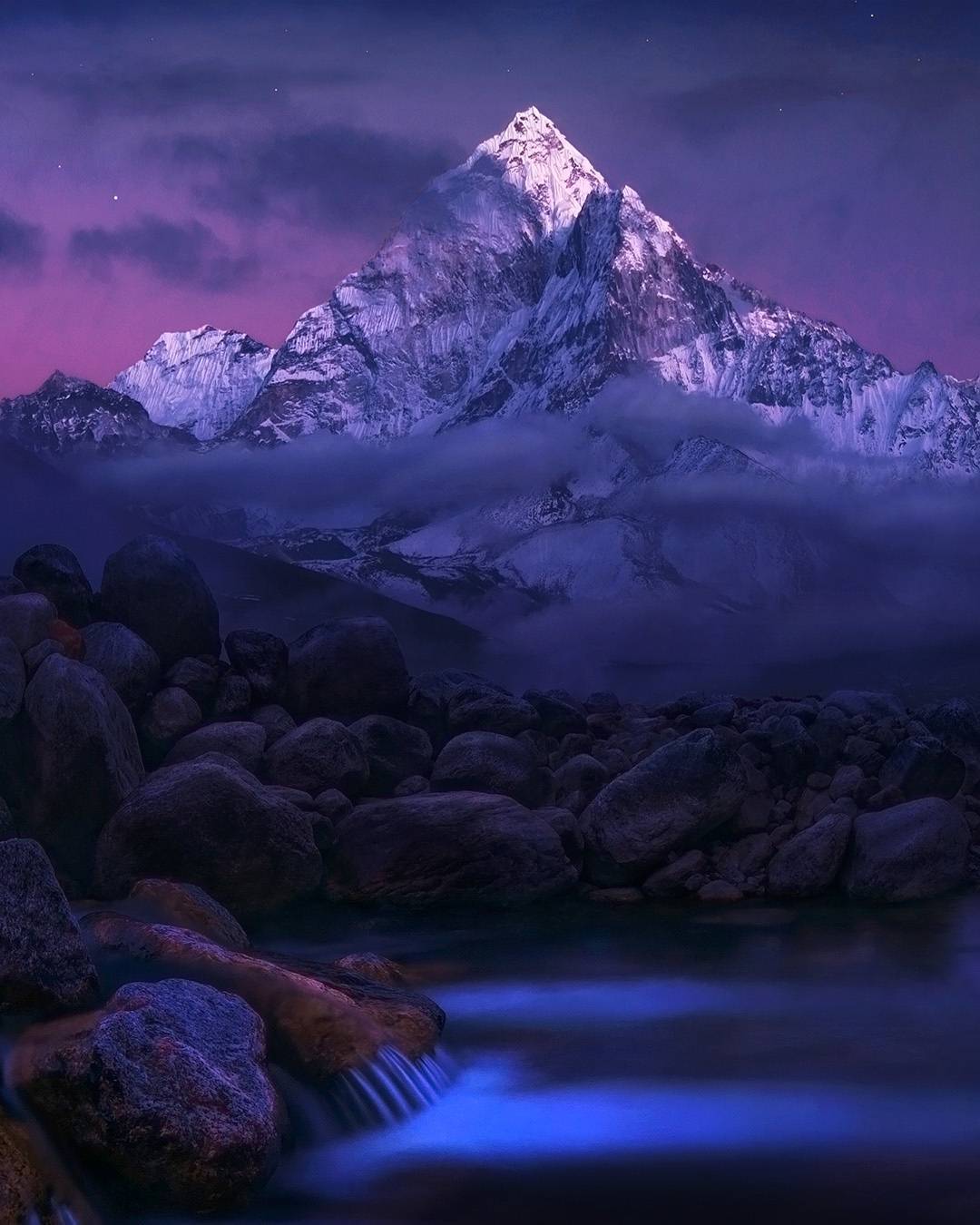  喜马拉雅山脉的山峰，来自摄影师Max Rive。 