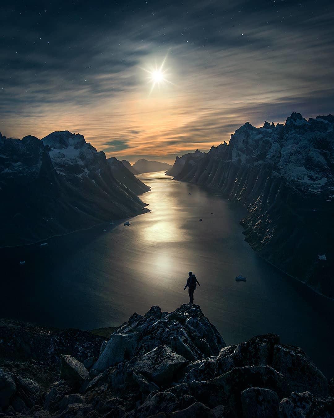 月光之下的格陵兰峡湾，来自摄影师Max Rive。 