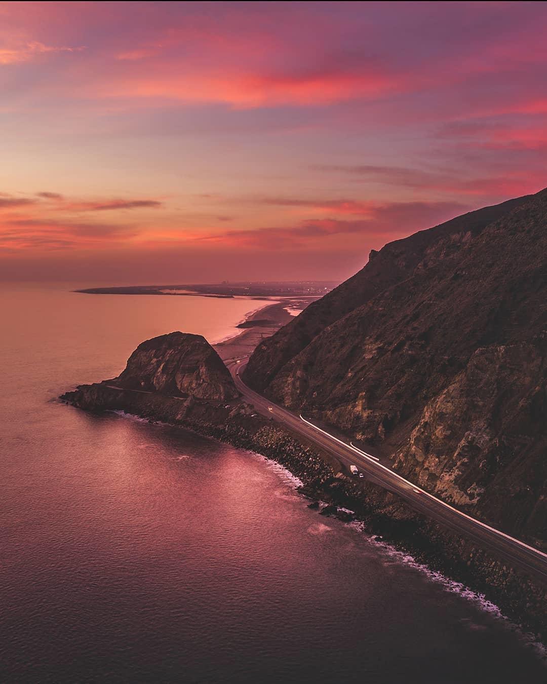  穆古岬的粉色日落，来自摄影师Carlos G。 