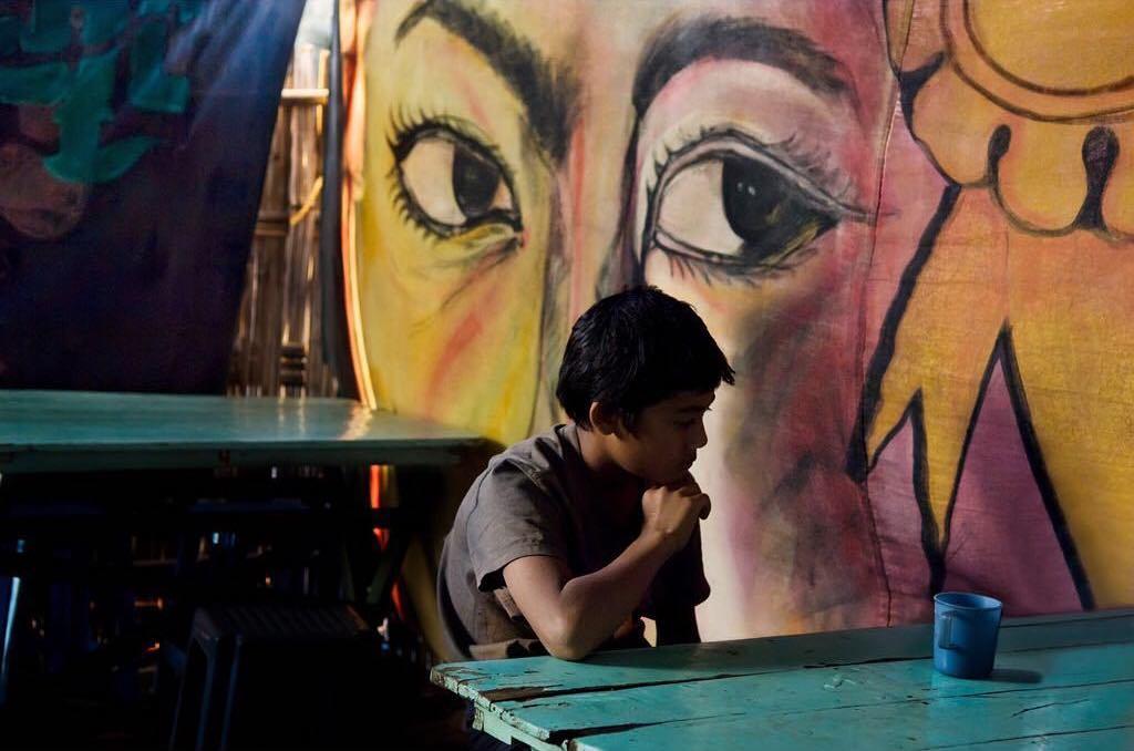  缅甸蒲甘一个小餐馆的一角，Steve McCurry摄于2008年。 