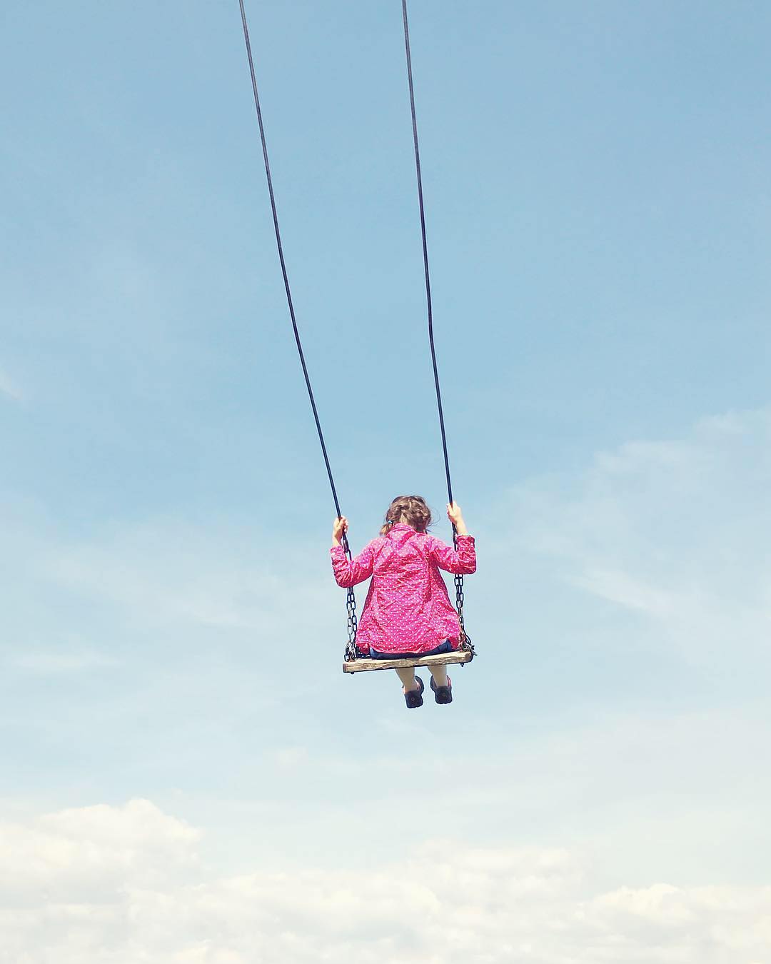 荡秋千的小女孩来自摄影师christofkalt