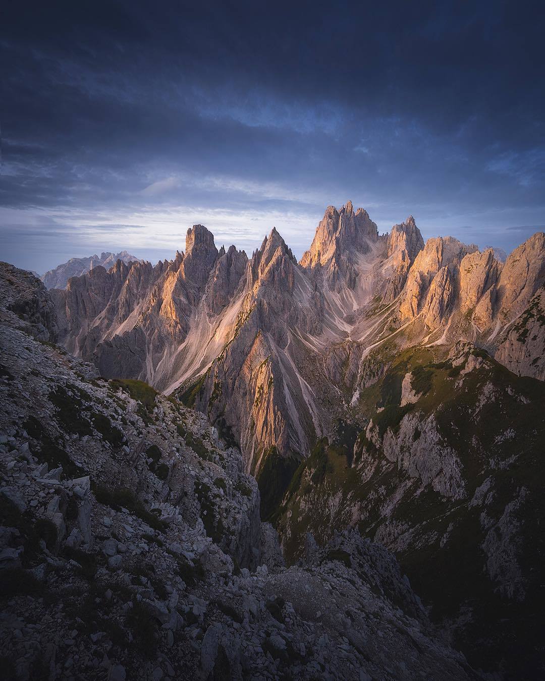  白云石山脉，来自摄影师Michael Shainblum。 