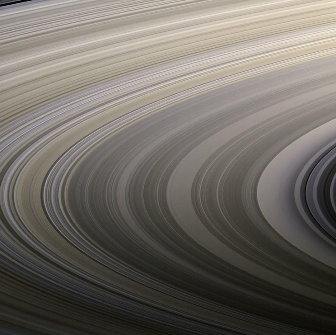  由卡西尼探测器拍摄的土星光环，来自NASA。 