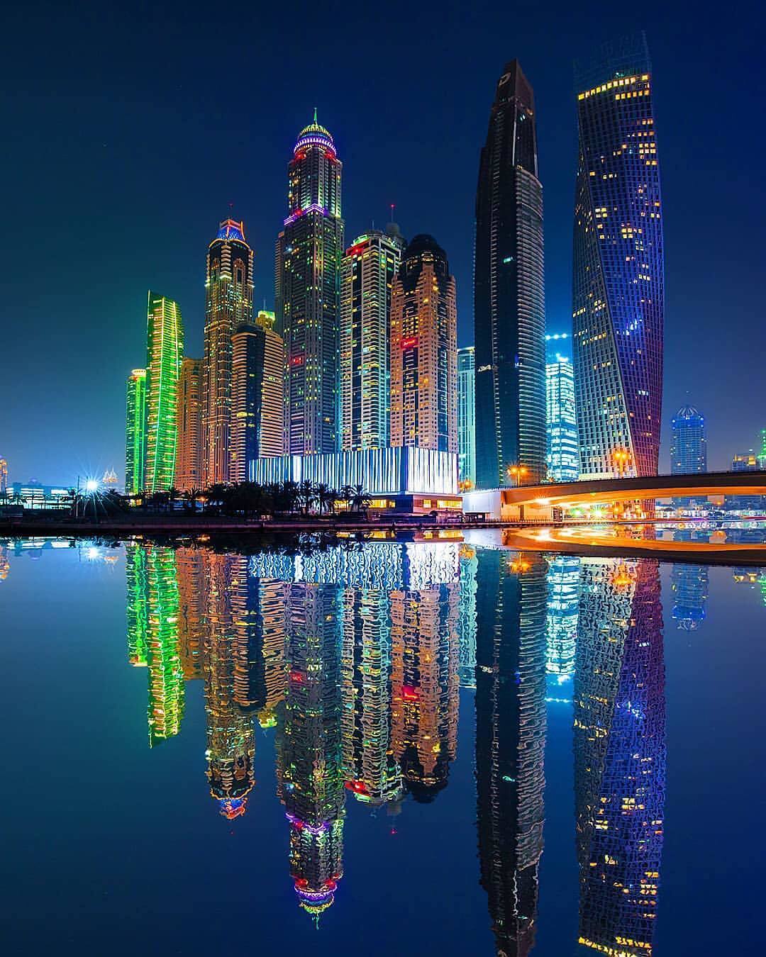  迪拜夜景，来自摄影师Christopher Wölner。 
