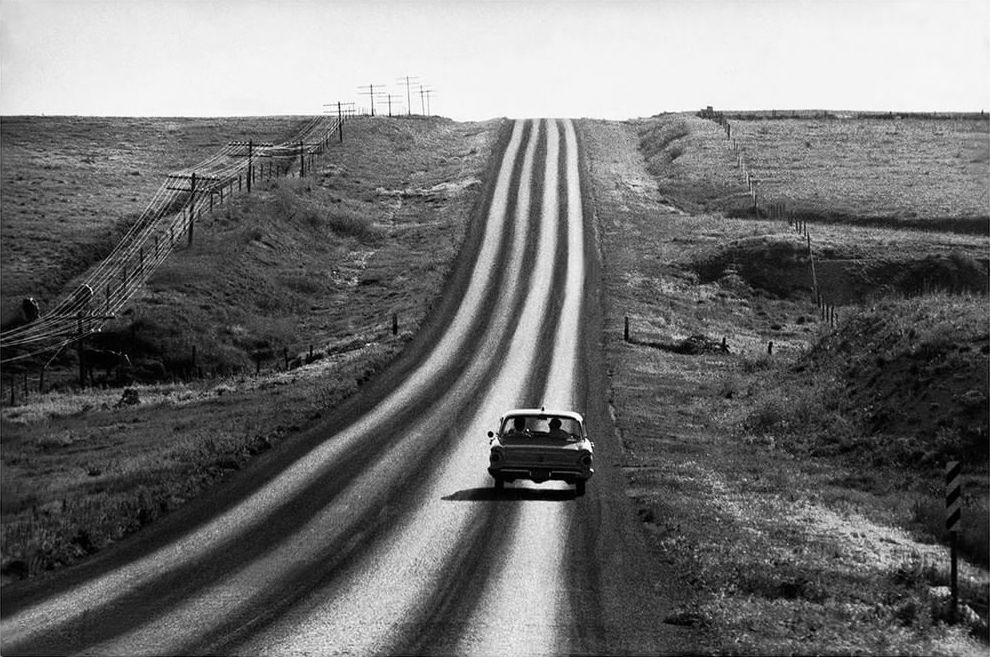  1959年的美国高速公路，来自摄影师Cornell Capa。 