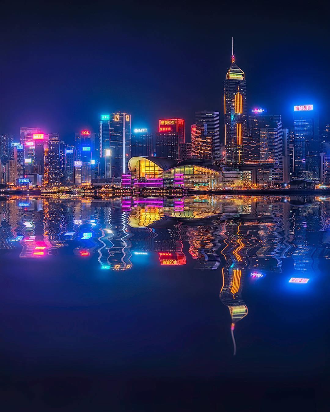  香港的夜景，来自摄影师Pete DeMarco。 
