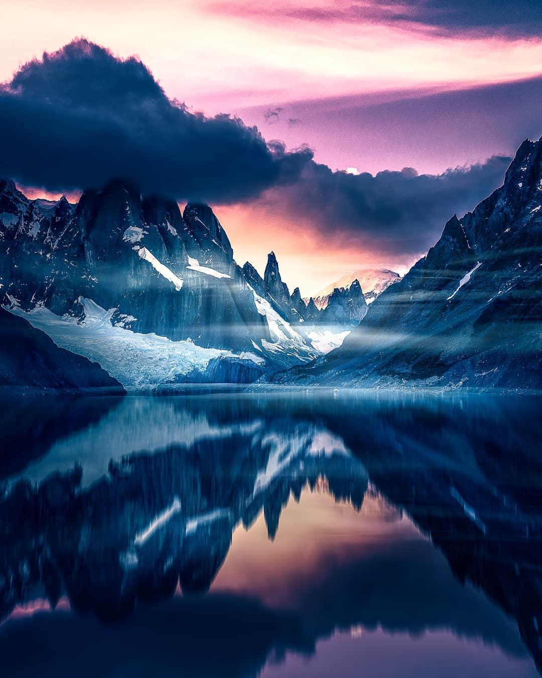  阿根廷的群山，来自摄影师Grafixart。 