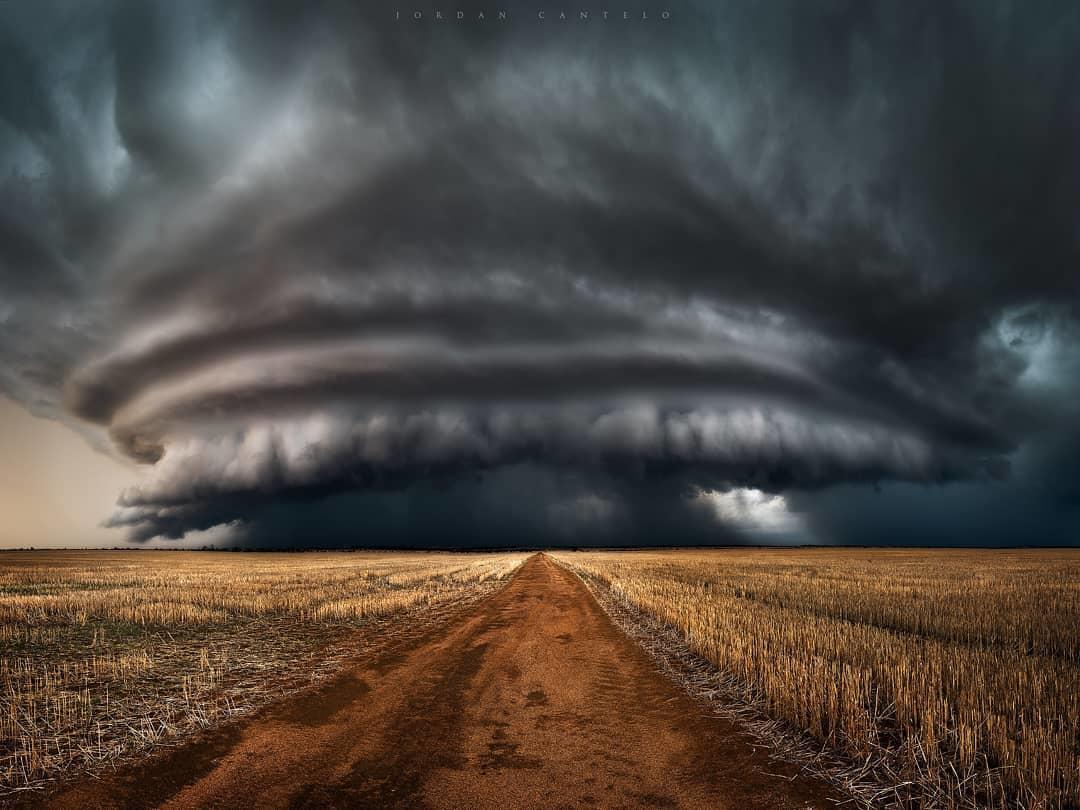  澳大利亚西部默勒瓦的风暴，来自摄影师Jordan Cantelo。 