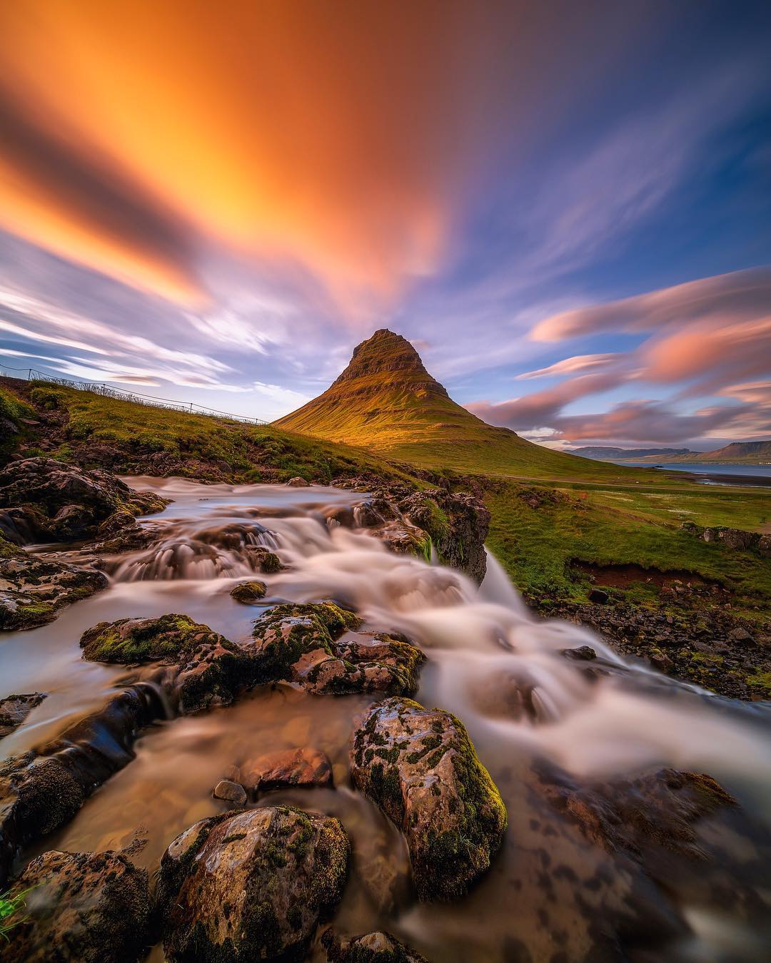 霞光下的冰岛基尔丘山来自摄影师johnweatherby