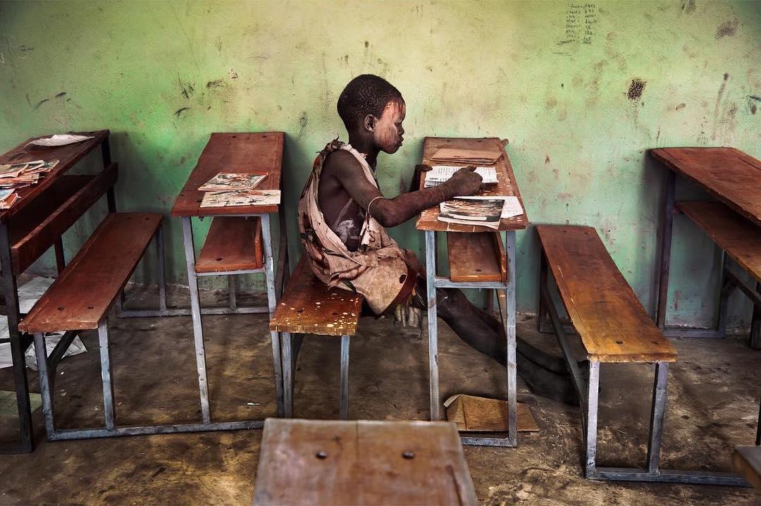  教室里的埃塞俄比亚儿童，Steve McCurry摄于2013年。 