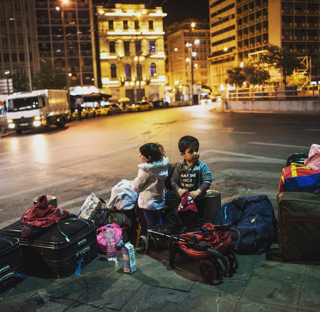  在欧洲依旧没有找到归宿的叙利亚难民儿童及他们的家庭，来自摄影师Lynsey Addario。 