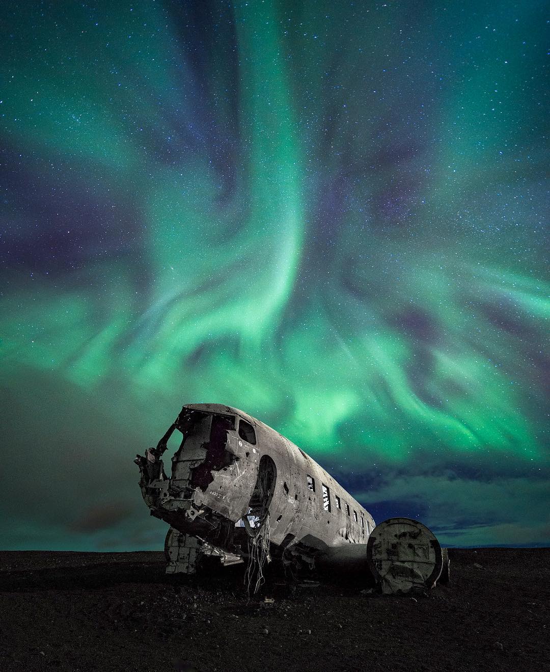  冰岛的极光，来自摄影师John Weatherby。 
