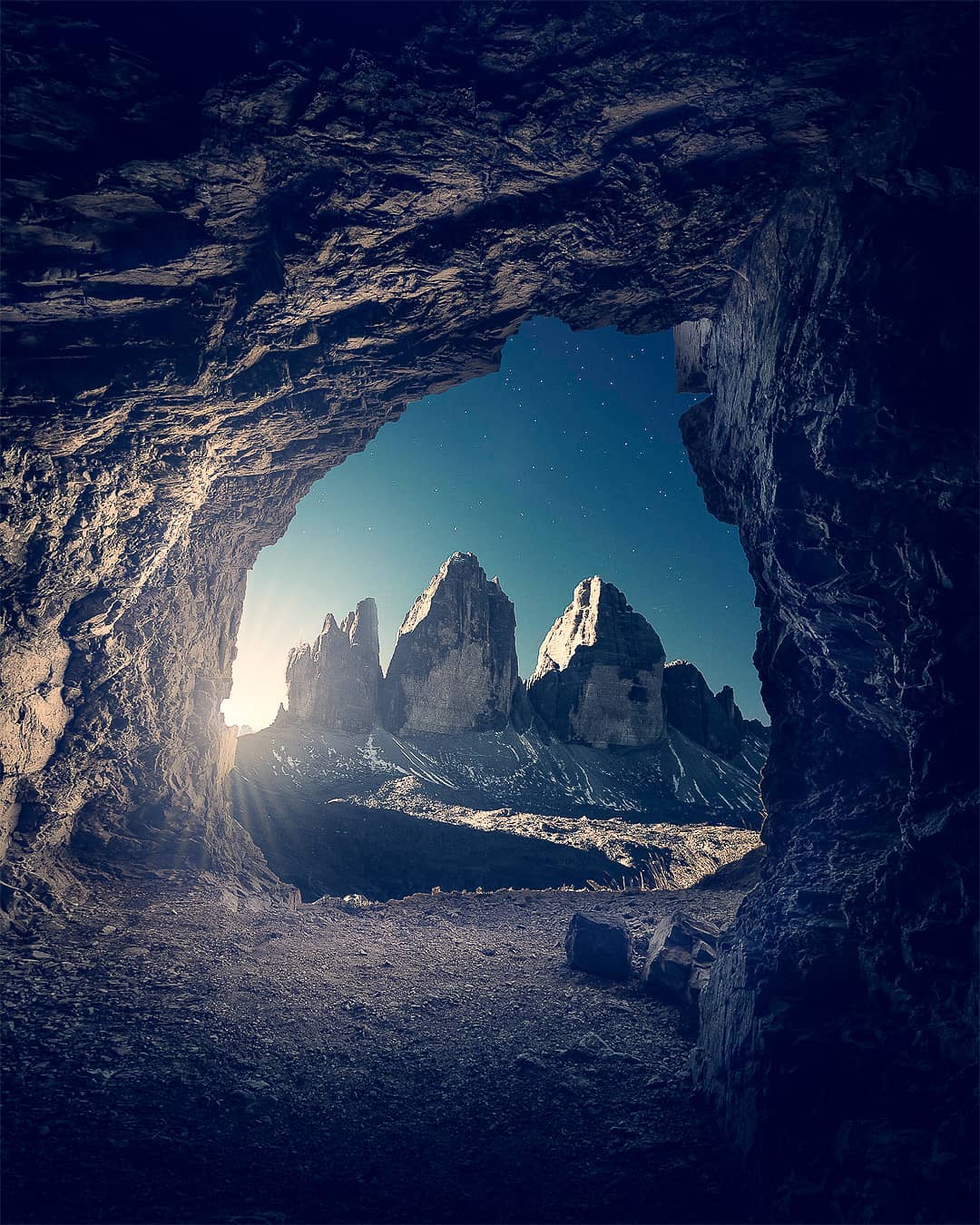 意大利白云石山脉的洞穴来自摄影师grafixart