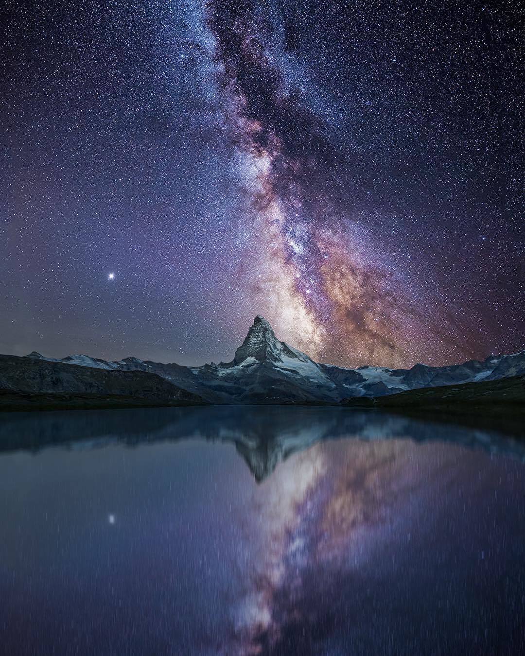  瑞士策马特的星空，来自摄影师Rick T。 