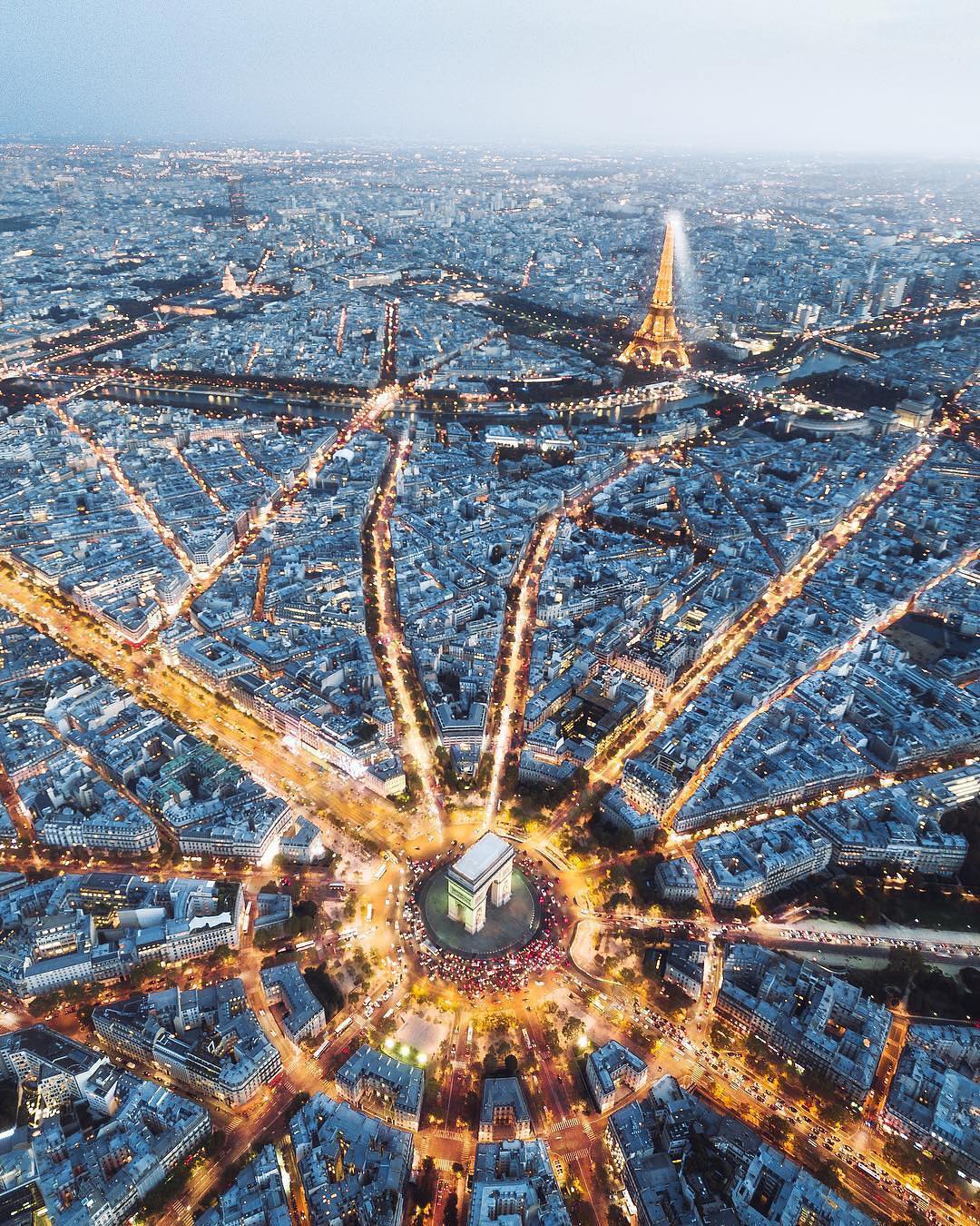  俯瞰巴黎，来自摄影师Karl ‘Shakur’ N。 