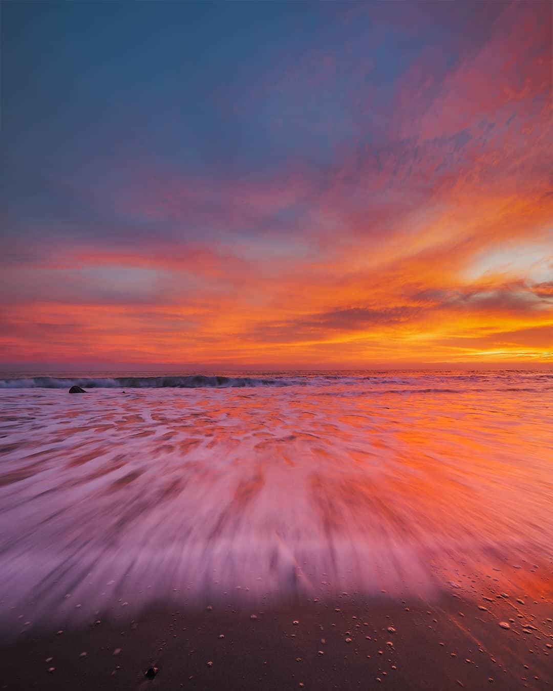  祖玛海滩的日落，来自摄影师Carlos G。 