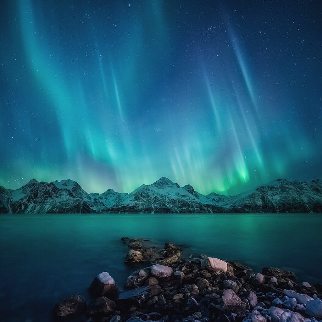  林根阿尔卑斯的北极光，来自摄影师Torivar Naess。 