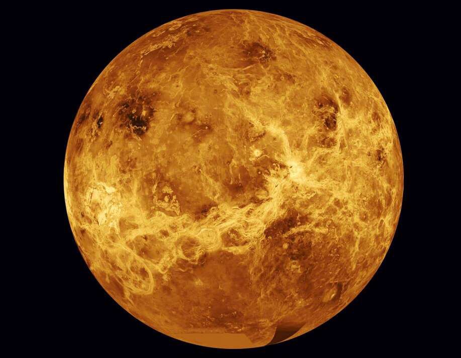 麦哲伦号探测器于1990年进入绕金星运行的轨道,开始