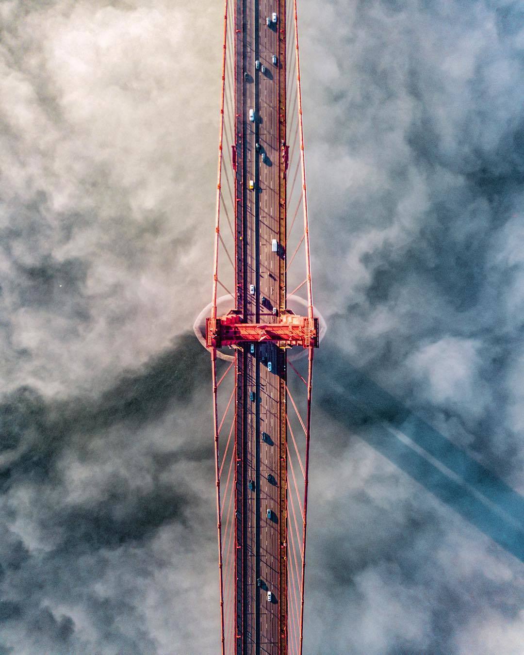  俯视角下的金门大桥，来自摄影师Niaz Uddin。 