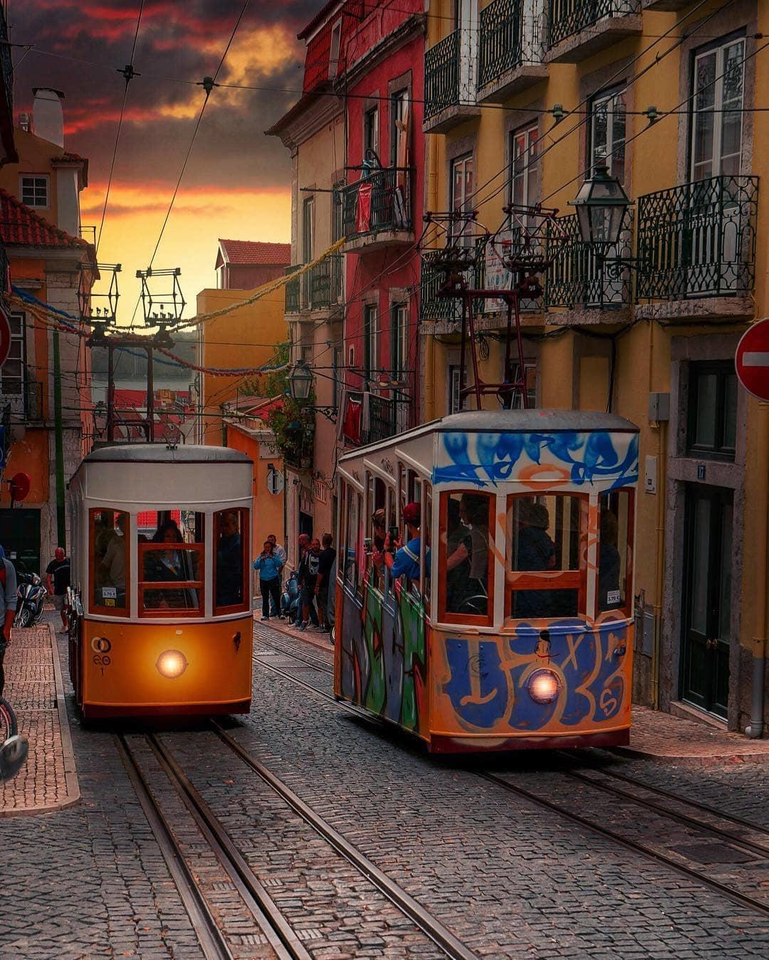  葡萄牙里斯本的街头，来自摄影师Dorian Pellumbi。 