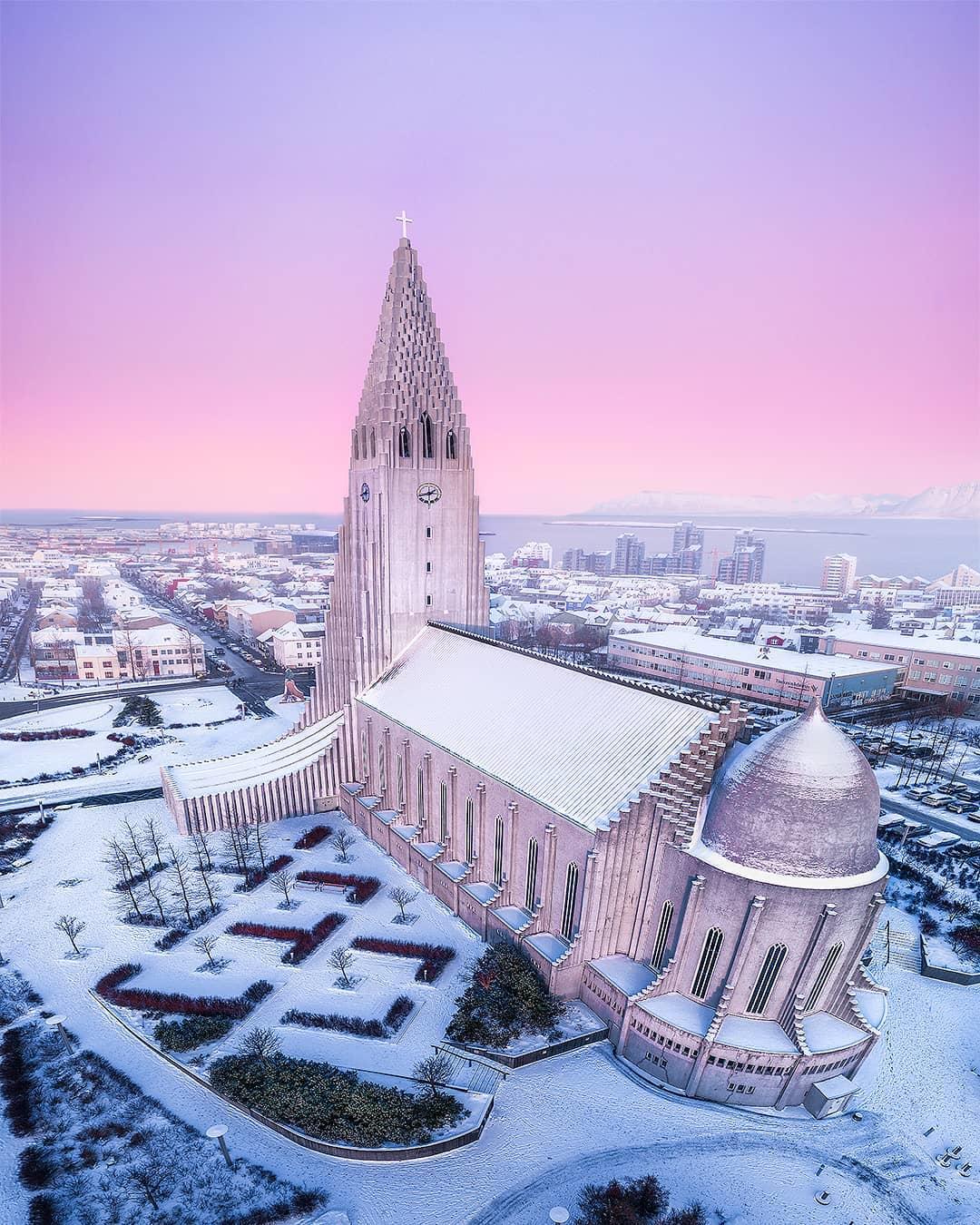  冰岛首都雷克亚未克，来自摄影师Arnar Kristjansson。 