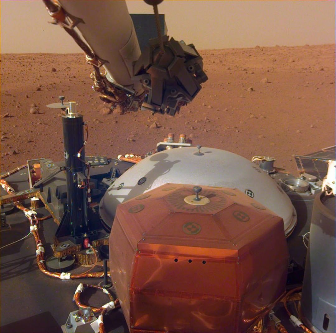 洞察号探测器拍摄的火星表面来自nasa