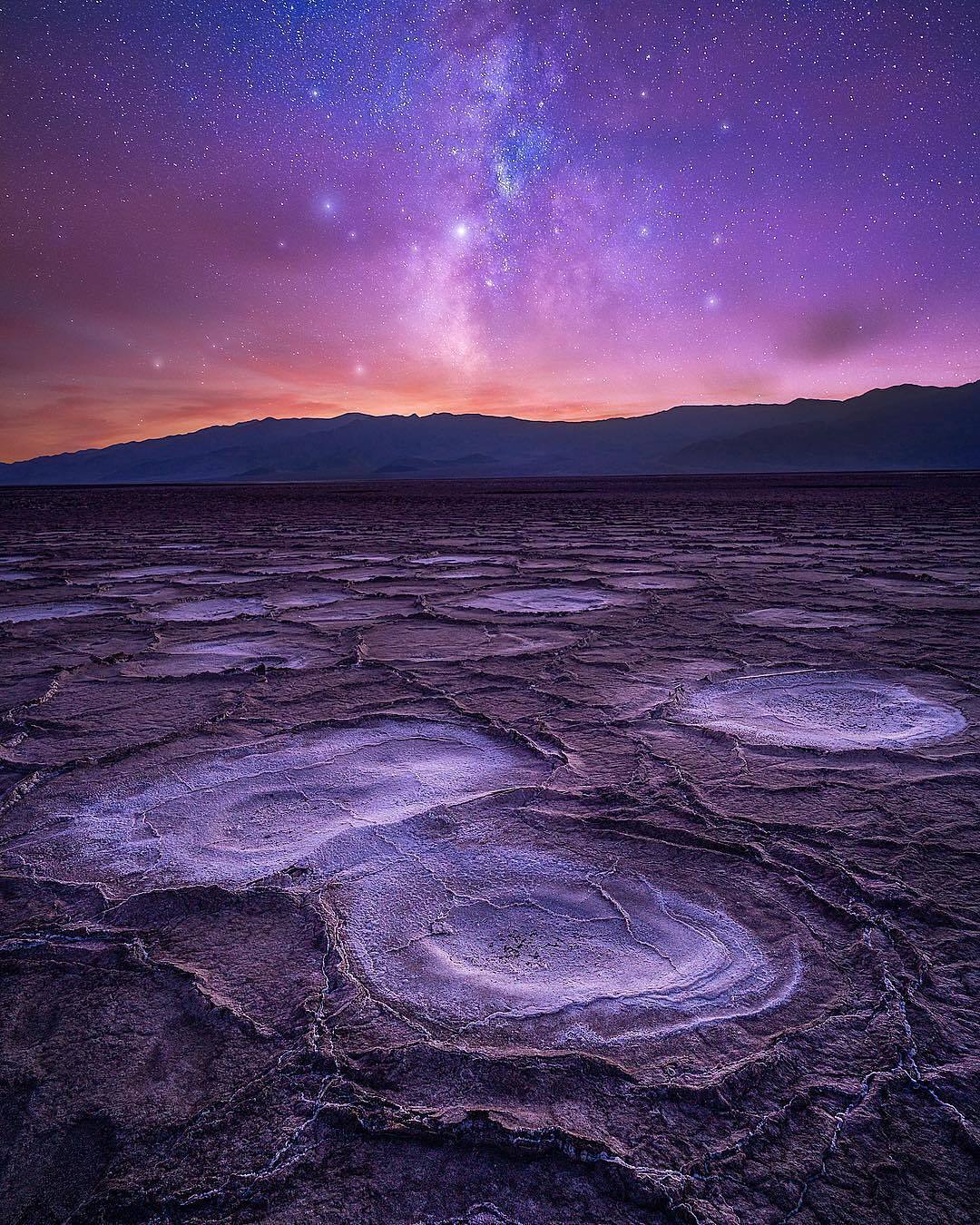  大地与星空，Jess Santos摄于死亡谷国家公园。 