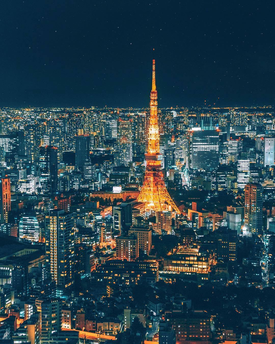  日本东京的夜晚， 来自摄影师Amatou。 