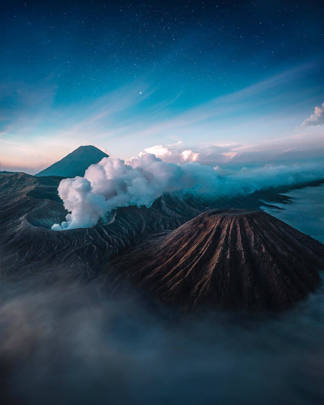 布罗莫火山，来自摄影师Stijn Dijkstra。 