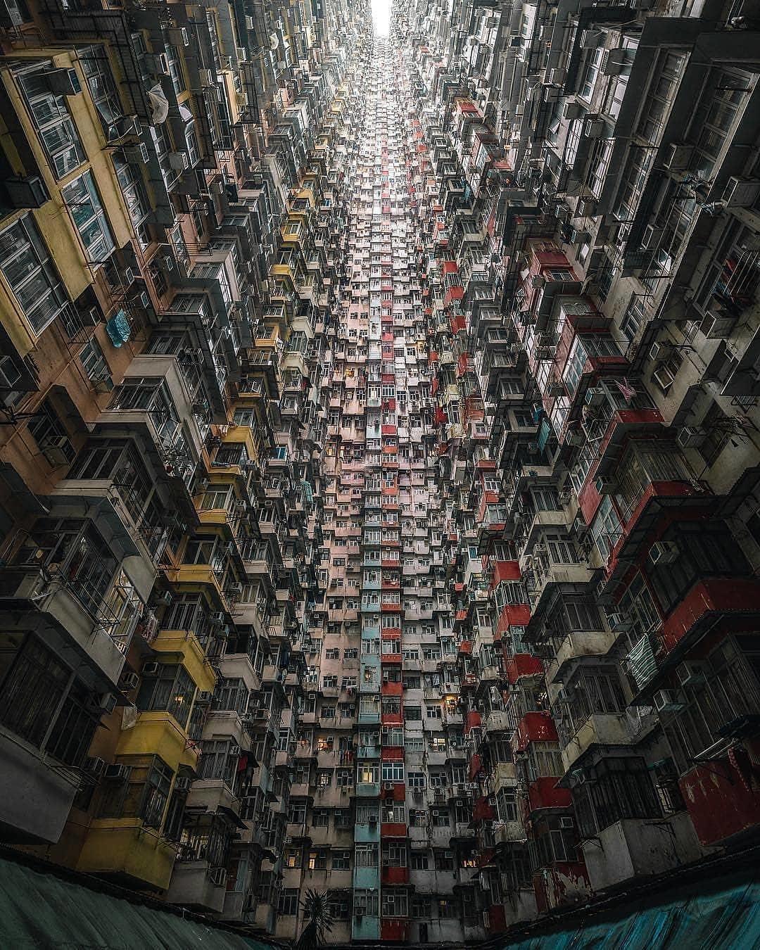 香港的高楼，来自摄影师Tristan Zhou。 