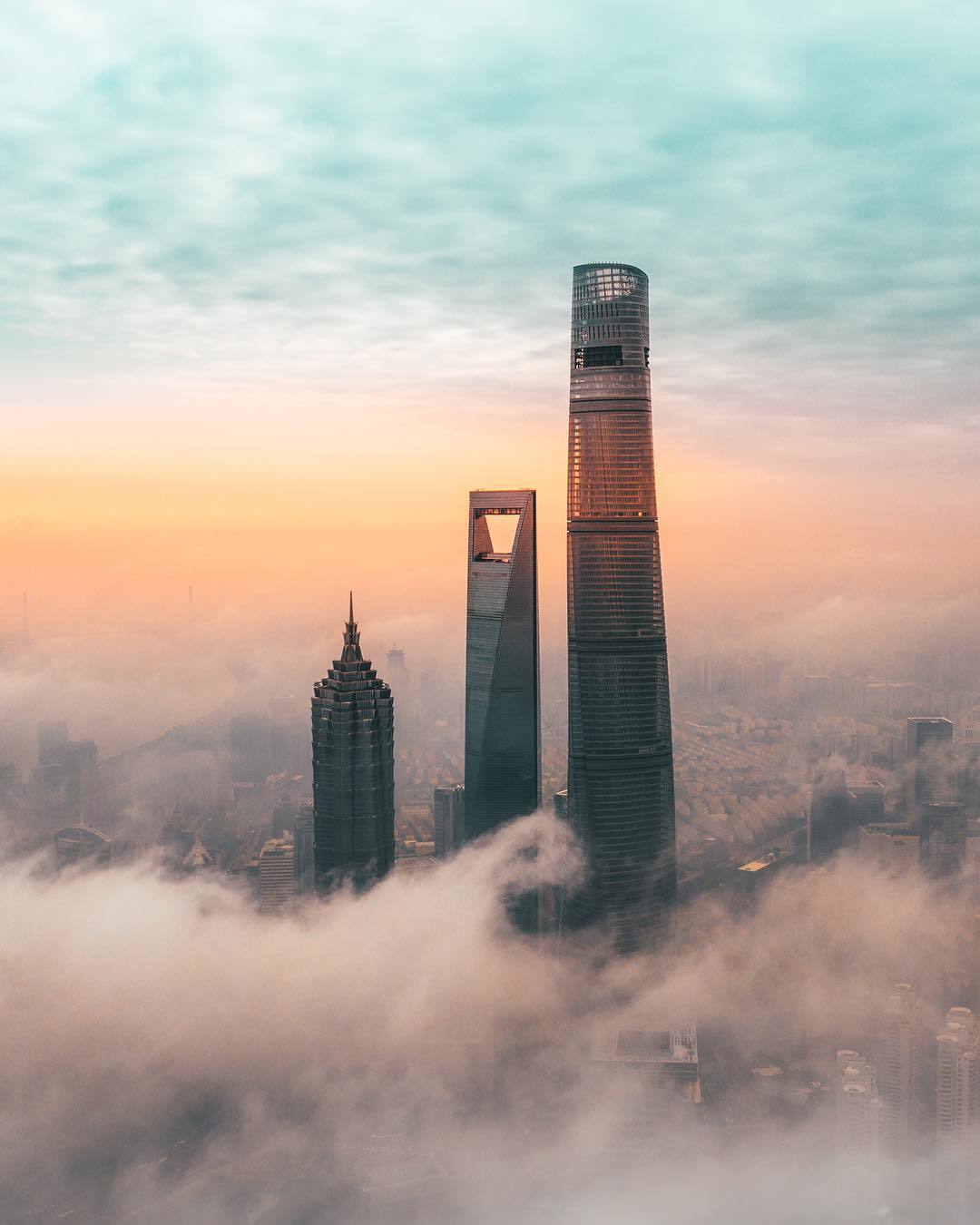  晨光中的上海， 来自摄影师Peter Yan。 