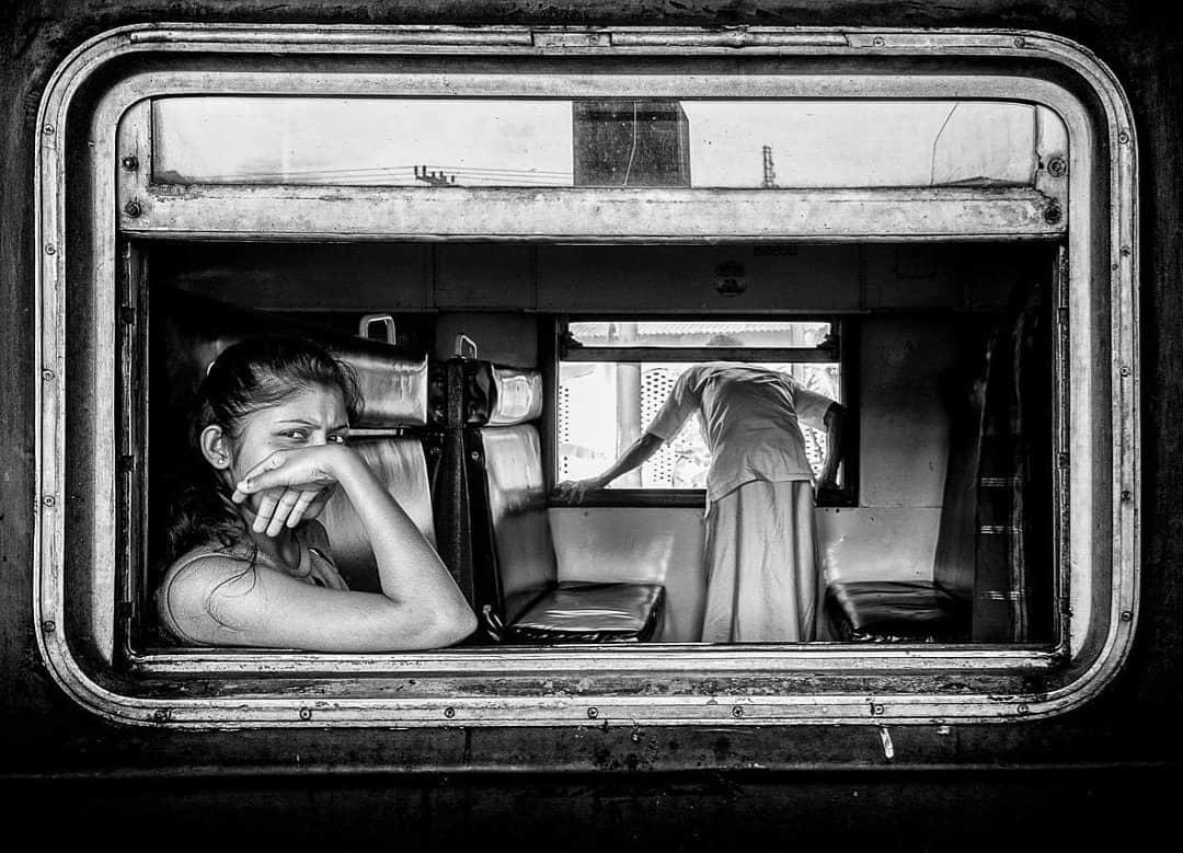  乘坐火车的人，来自摄影师Phil Cleminson。 