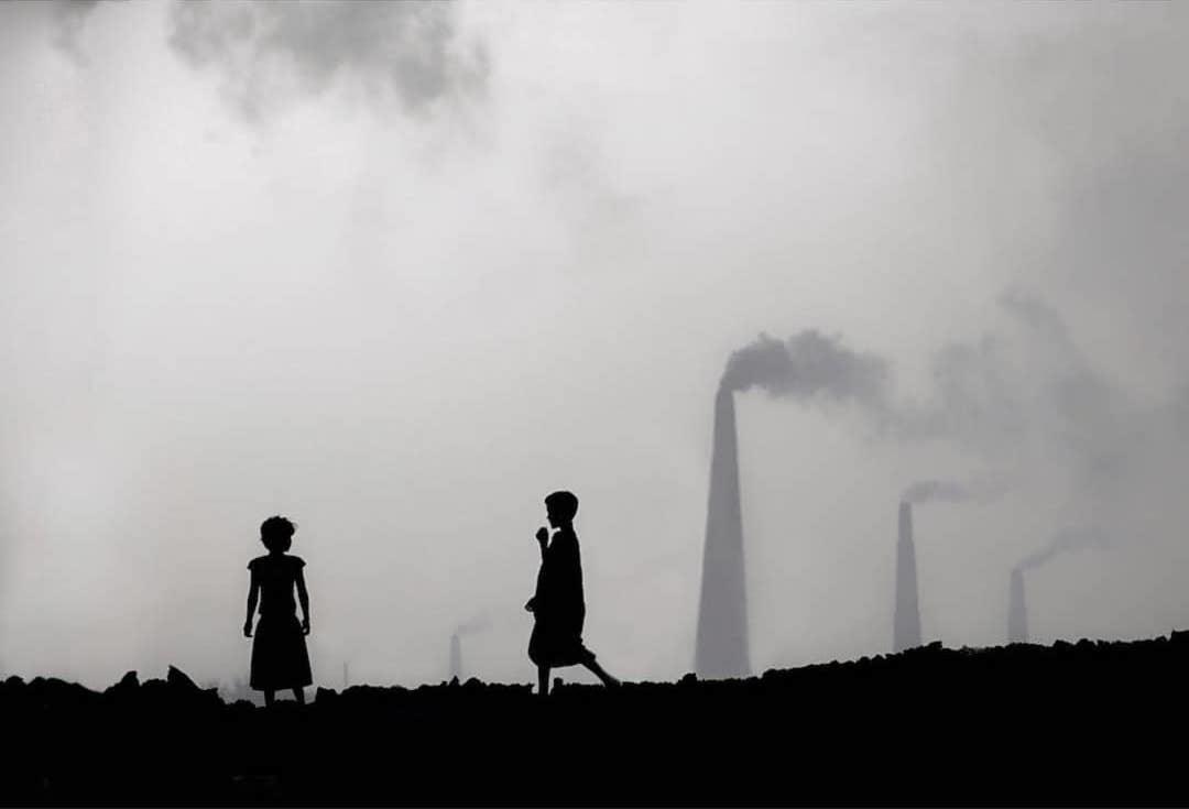  空气污染的城市，Aysu Sandikci摄于印度加尔各答。 